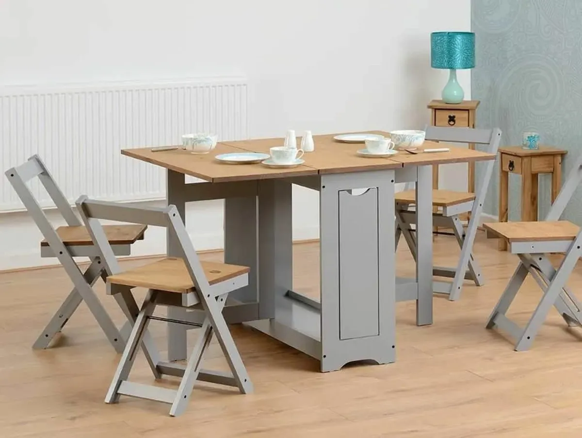 TABLE & CHAIRS - Image 2