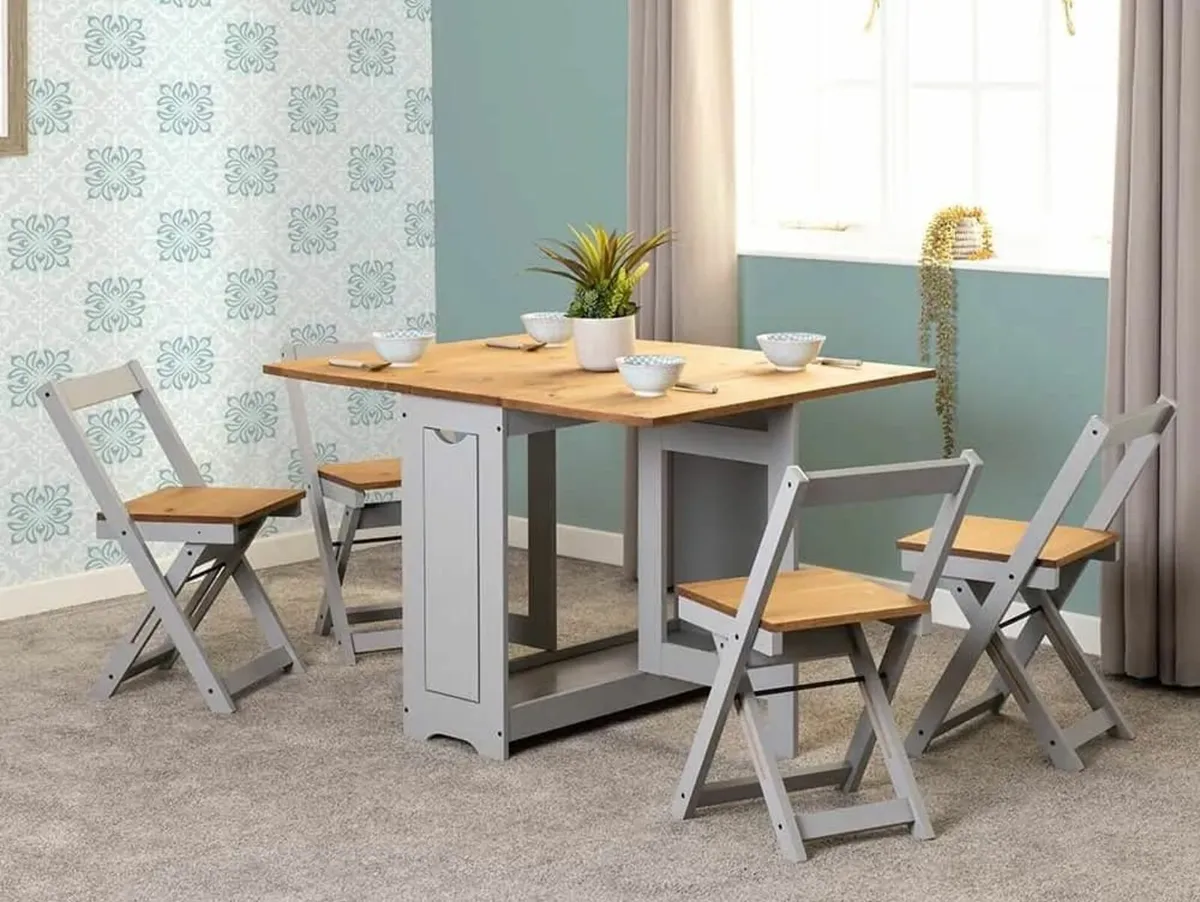 TABLE & CHAIRS - Image 3