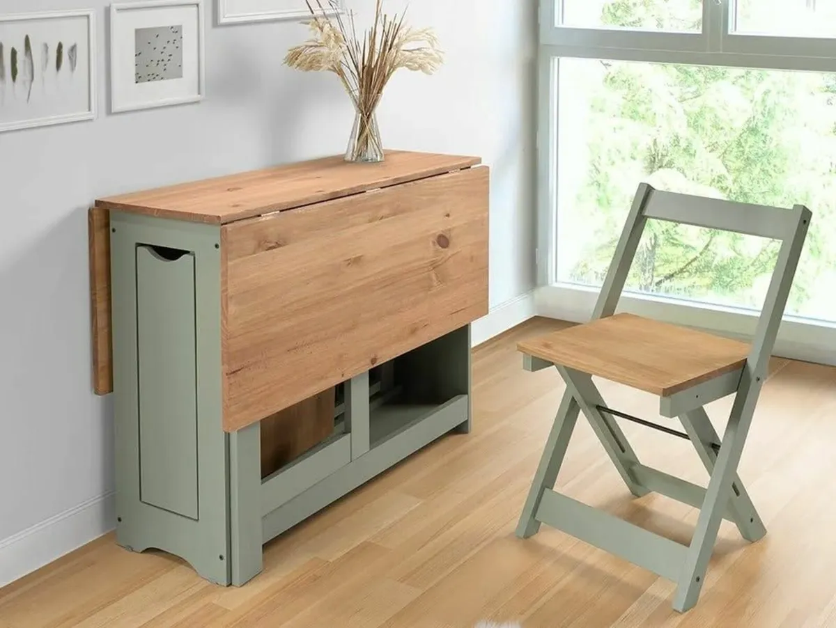 TABLE & CHAIRS - Image 3