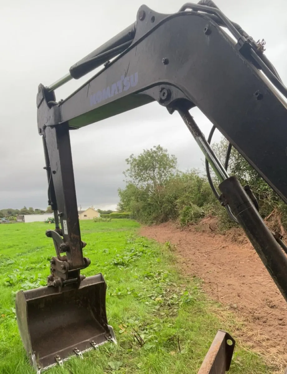 Mini digger and driver for hire - Image 4