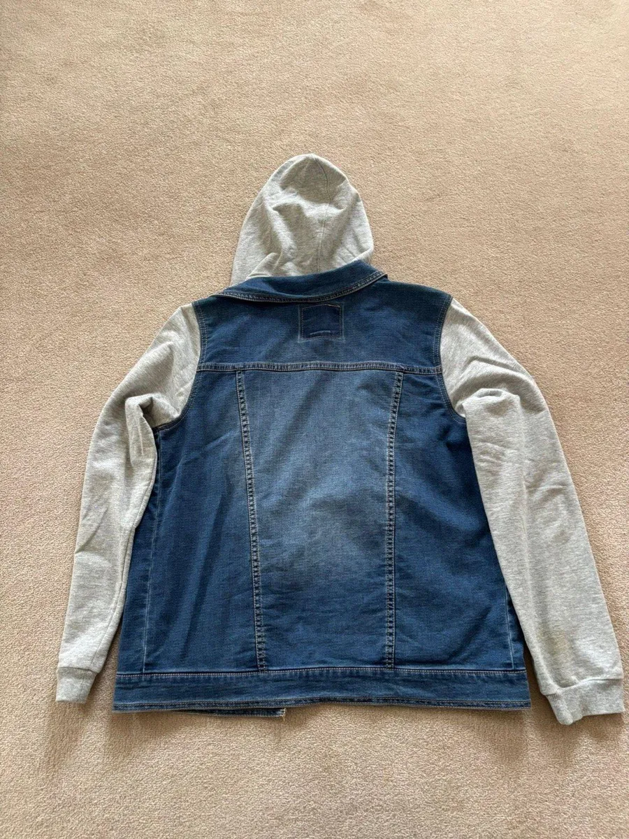 Levi’s Denim Jacket with hood age 12-13 - Image 2