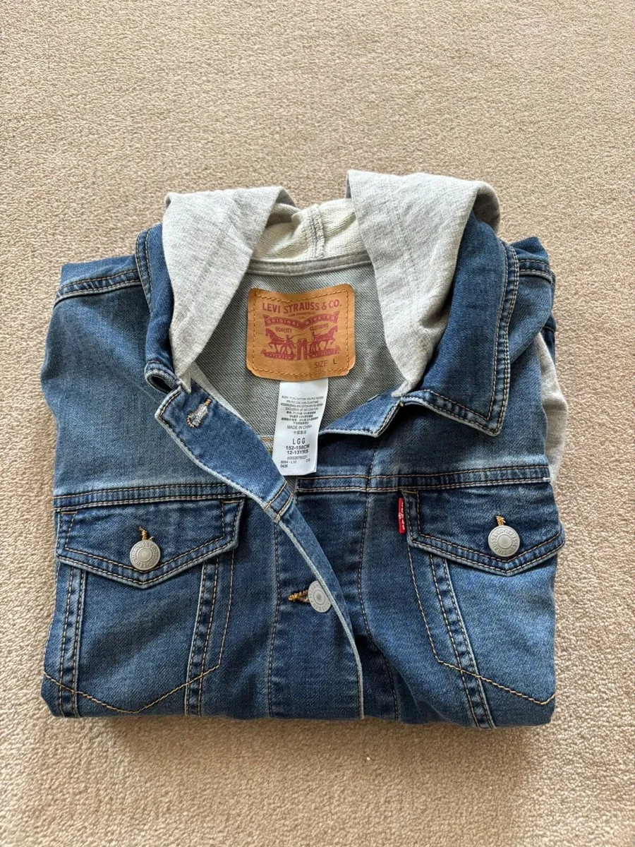 Levi’s Denim Jacket with hood age 12-13 - Image 3
