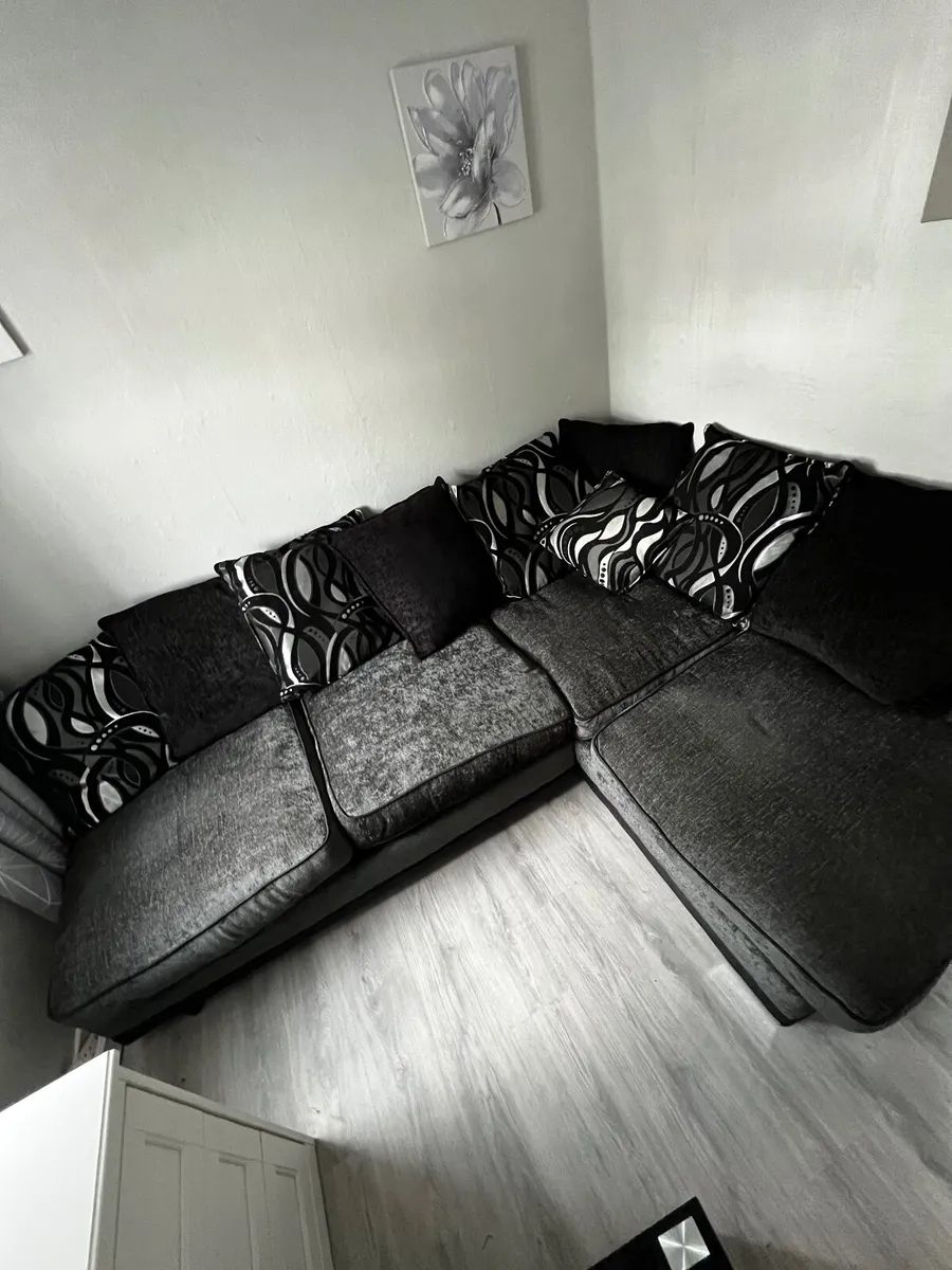 Corner sofa - Image 1