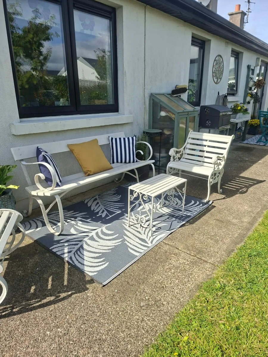 Garden furniture - Image 1