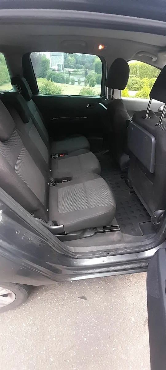 Peugeot 5008 2010 - Image 2