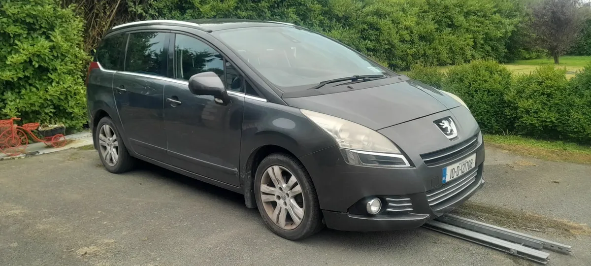 Peugeot 5008 2010 - Image 1