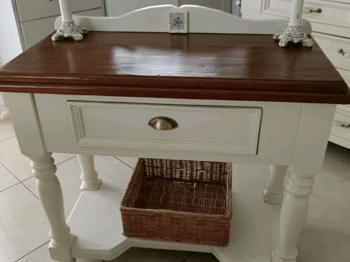 Console table - Image 1