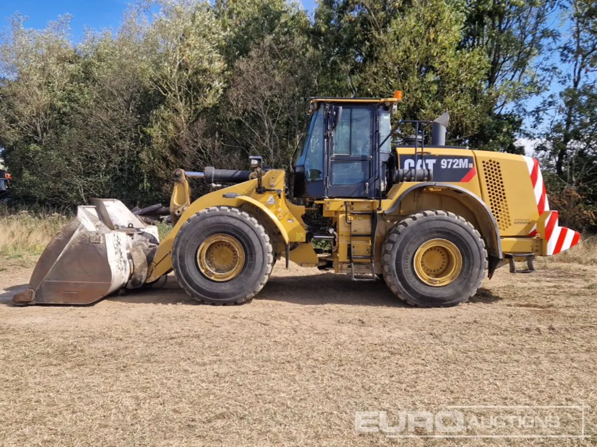 2015 CAT 972M - Image 2