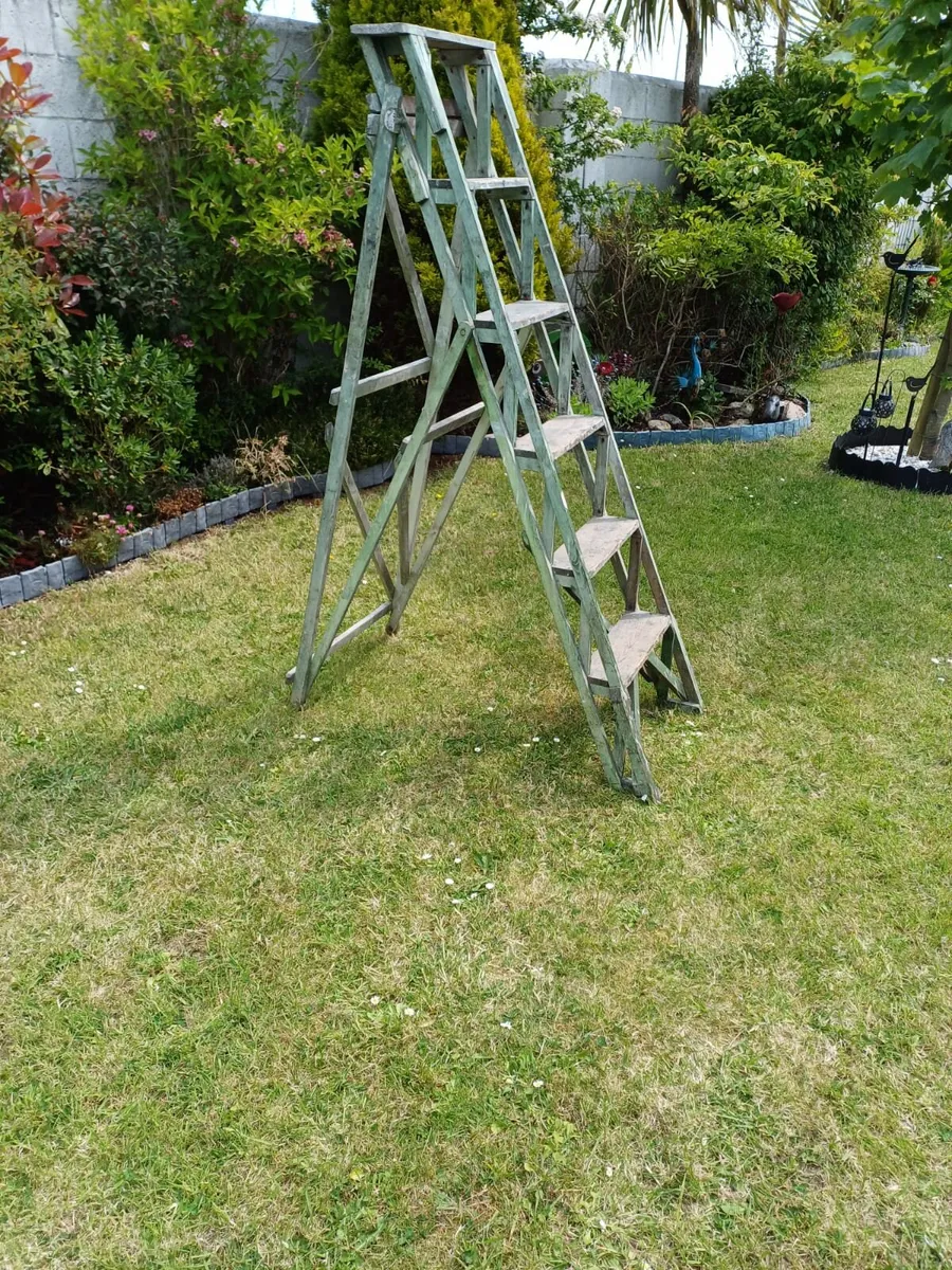 VINTAGE STEP LADDER - Image 1