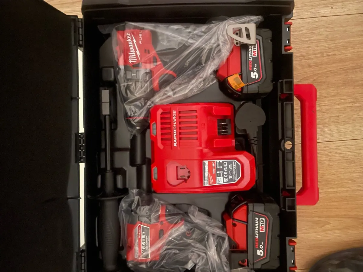 Milwaukee combo set impact driver and drill driver - Image 2