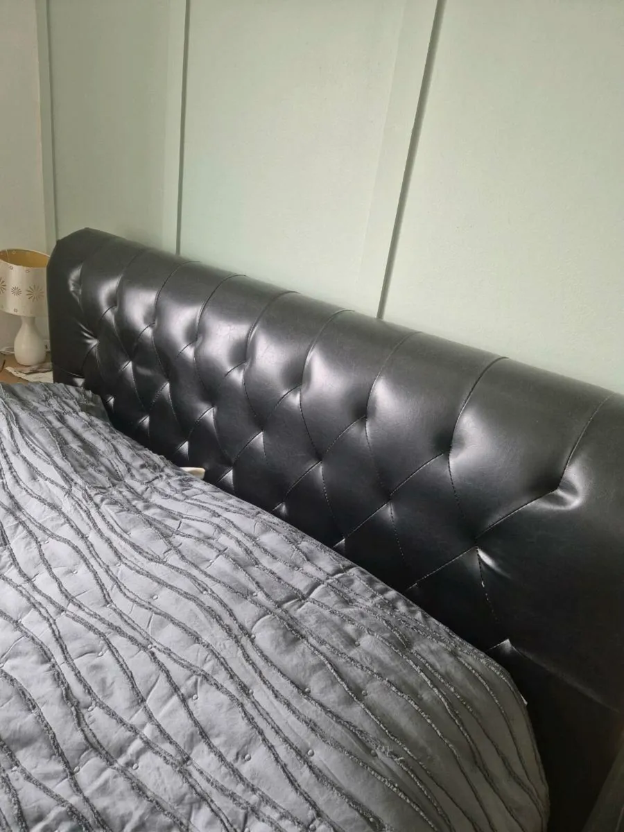 King size bed - Image 2