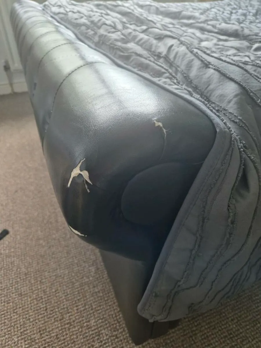 King size bed - Image 3