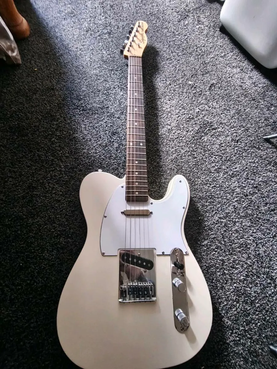 Squier Affinity Telecaster +Upgraded pickups - Image 1