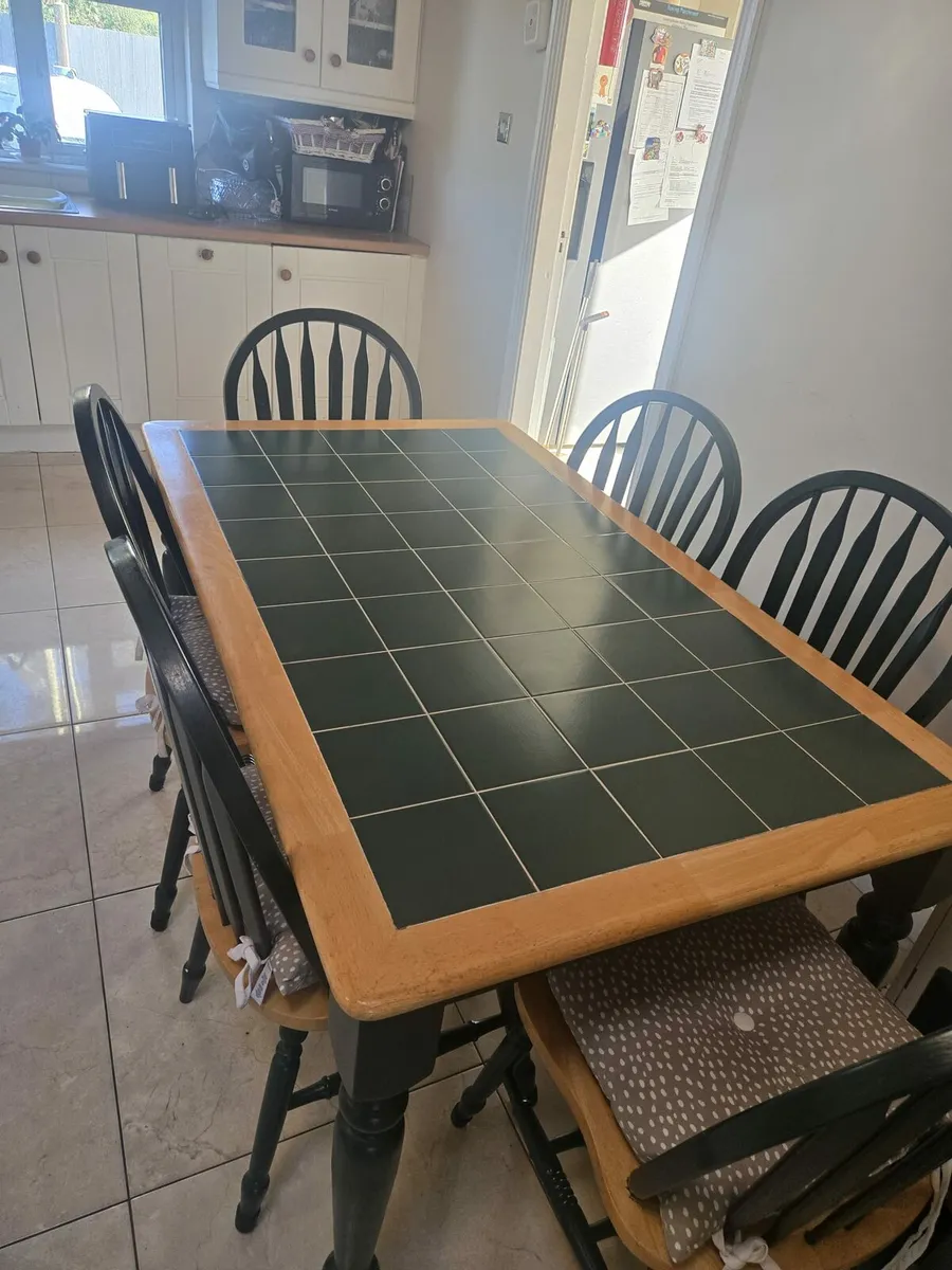 Table ans chairs - Image 2