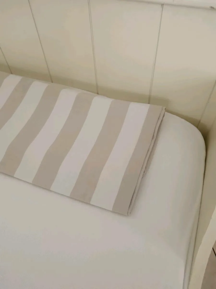 Single bed - Image 2