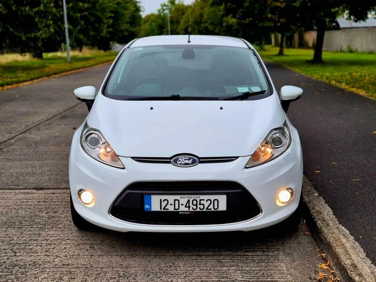 2012 Ford Fiesta Titanium - Image 2