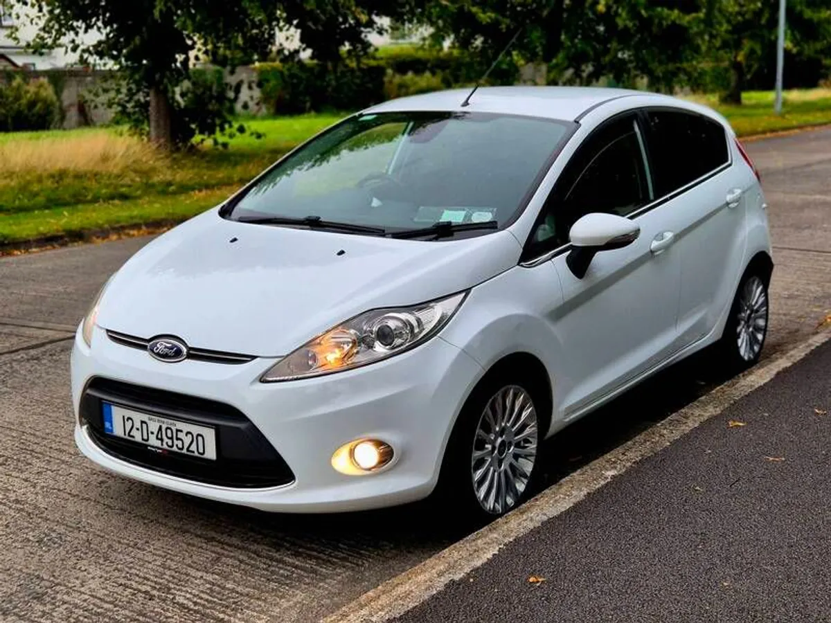 2012 Ford Fiesta Titanium - Image 3