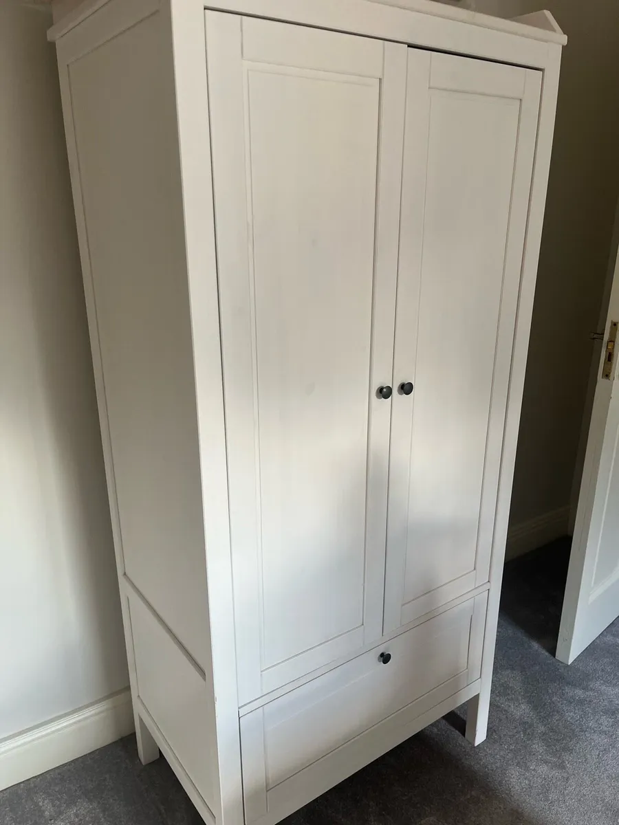 Child’s wardrobe - Image 2