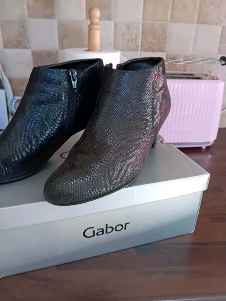 LADIES ANKLE BOOTS NEW