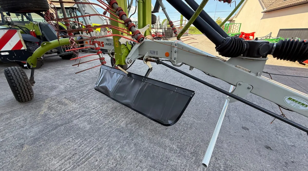 Claas Liner 2700 Rake - Image 4