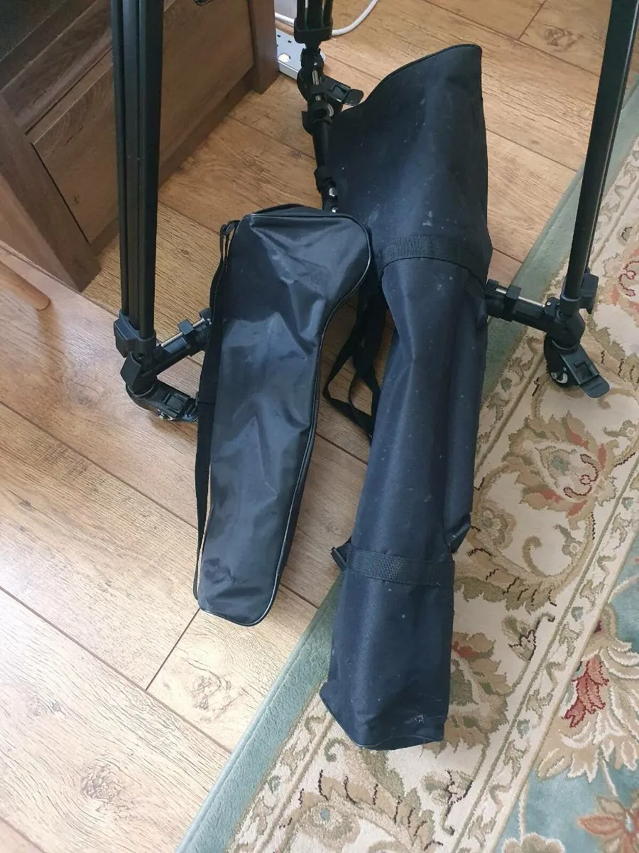 Tripod with wheels - Image 2
