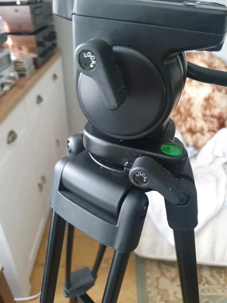 Tripod with wheels - Image 3