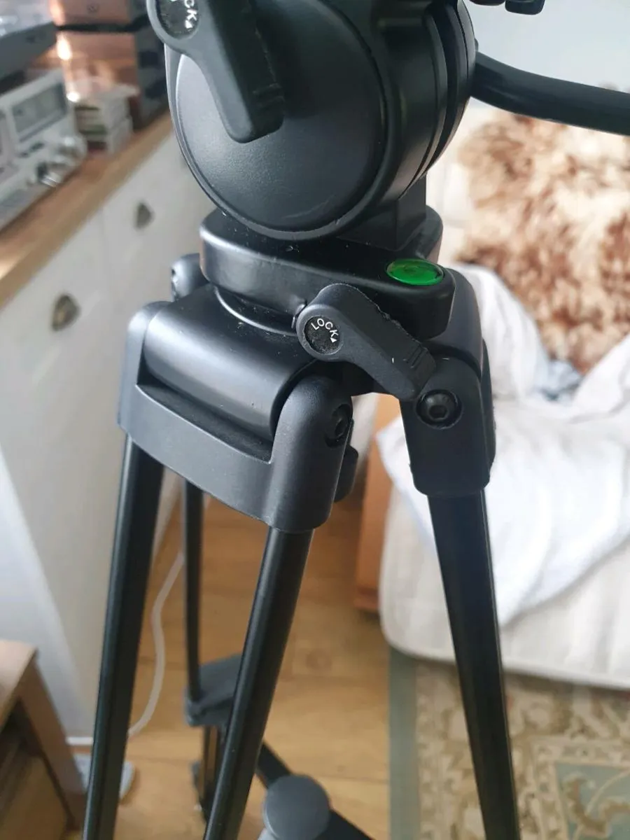 Tripod with wheels - Image 4
