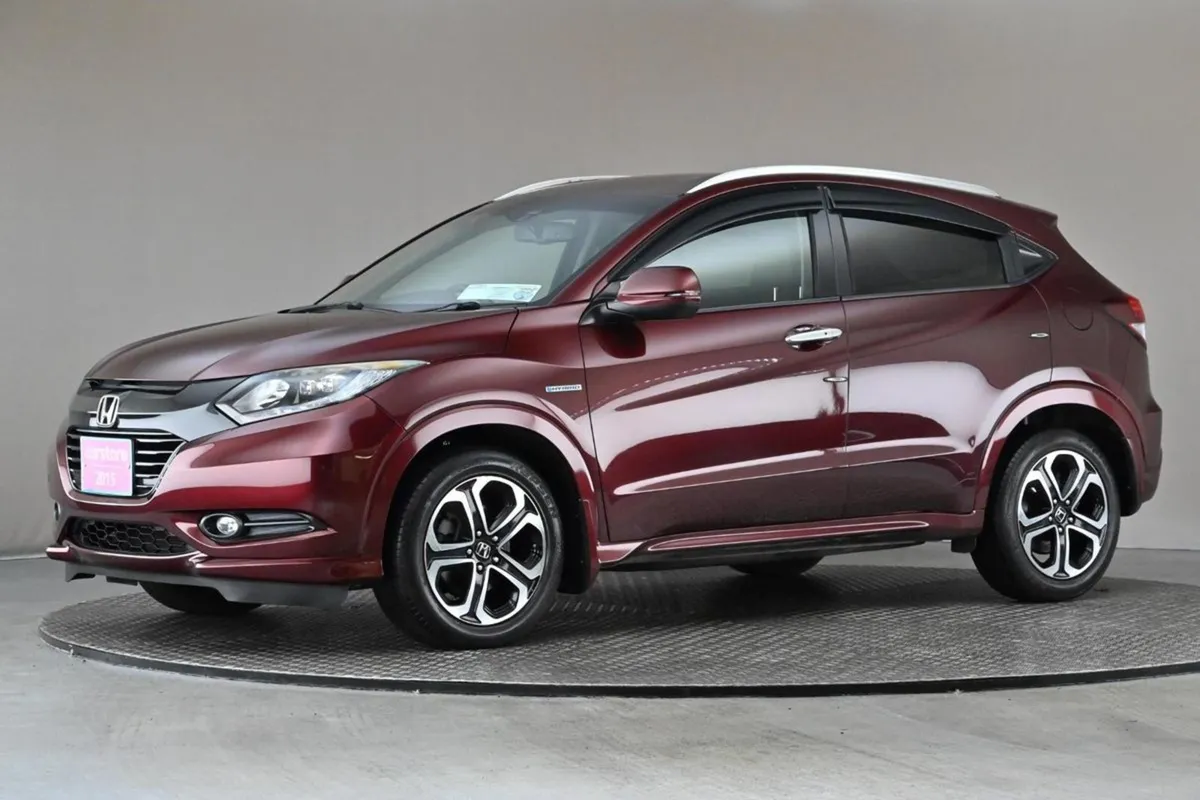 Honda Vezel 1.5 Hybrid Auto  half Leather reverse - Image 4