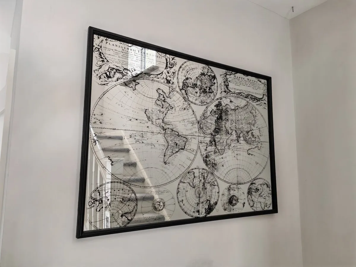 Wall mirror with print - Image 1