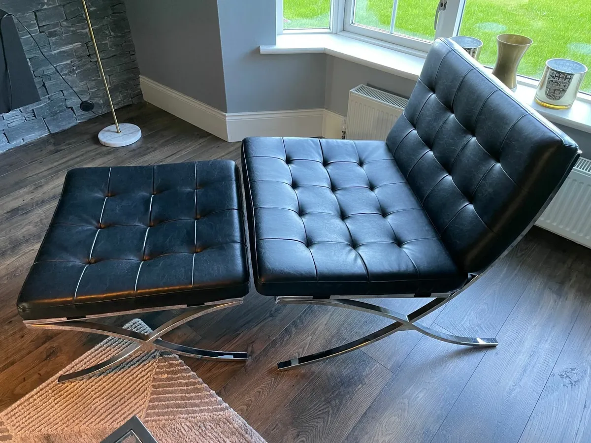 Barcelona Chair & Footstool, rug and coffee table - Image 4