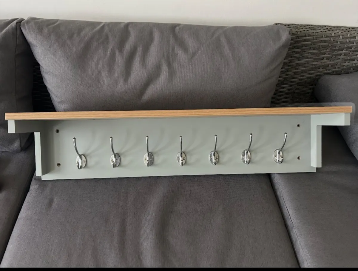 Stylish Wooden Coat Rack with Shelf – 7 Hooks