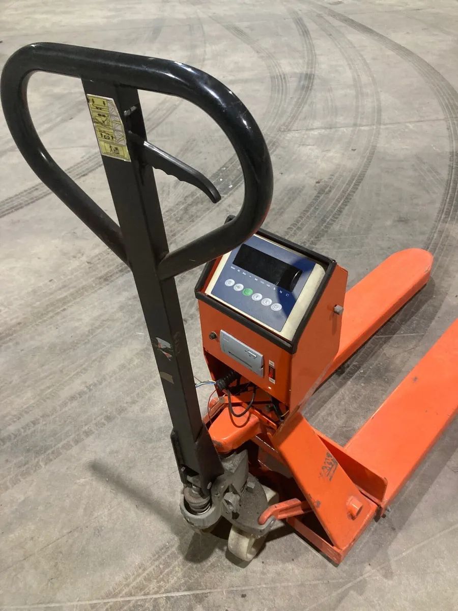 Hand operated pallet truck with scales - Image 3