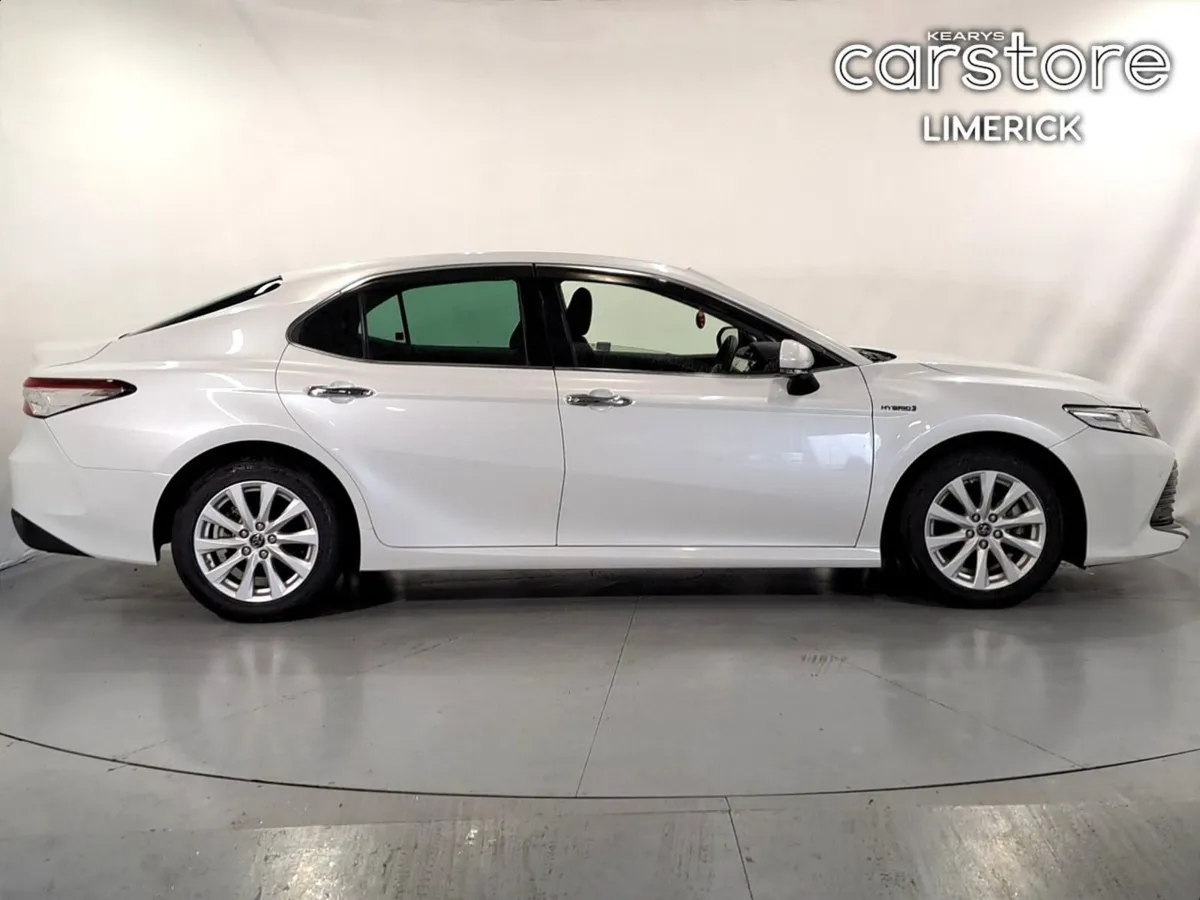 Toyota Camry 2.5 Hybrid Auto - Image 2