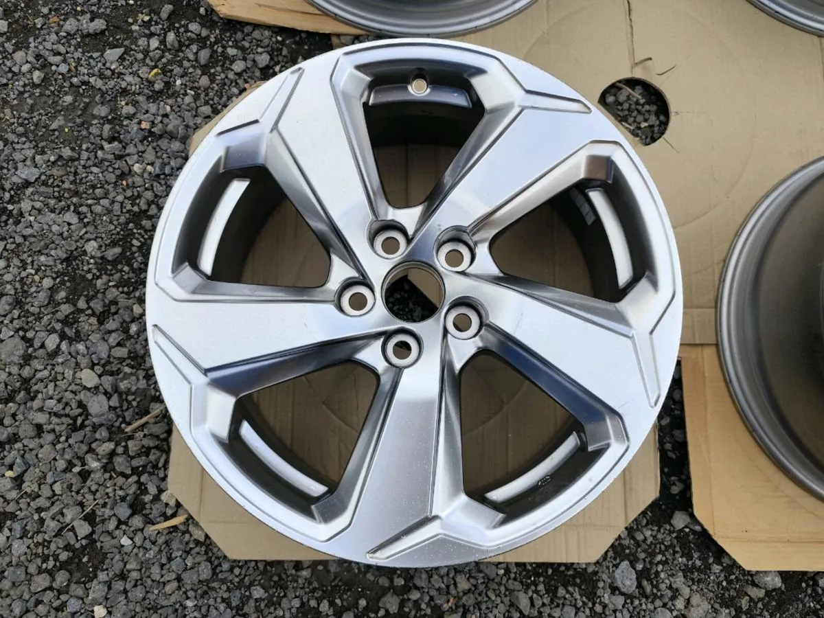 18" Toyota alloy wheels. - Image 2