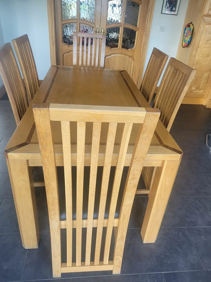 Table and chairs - Image 1