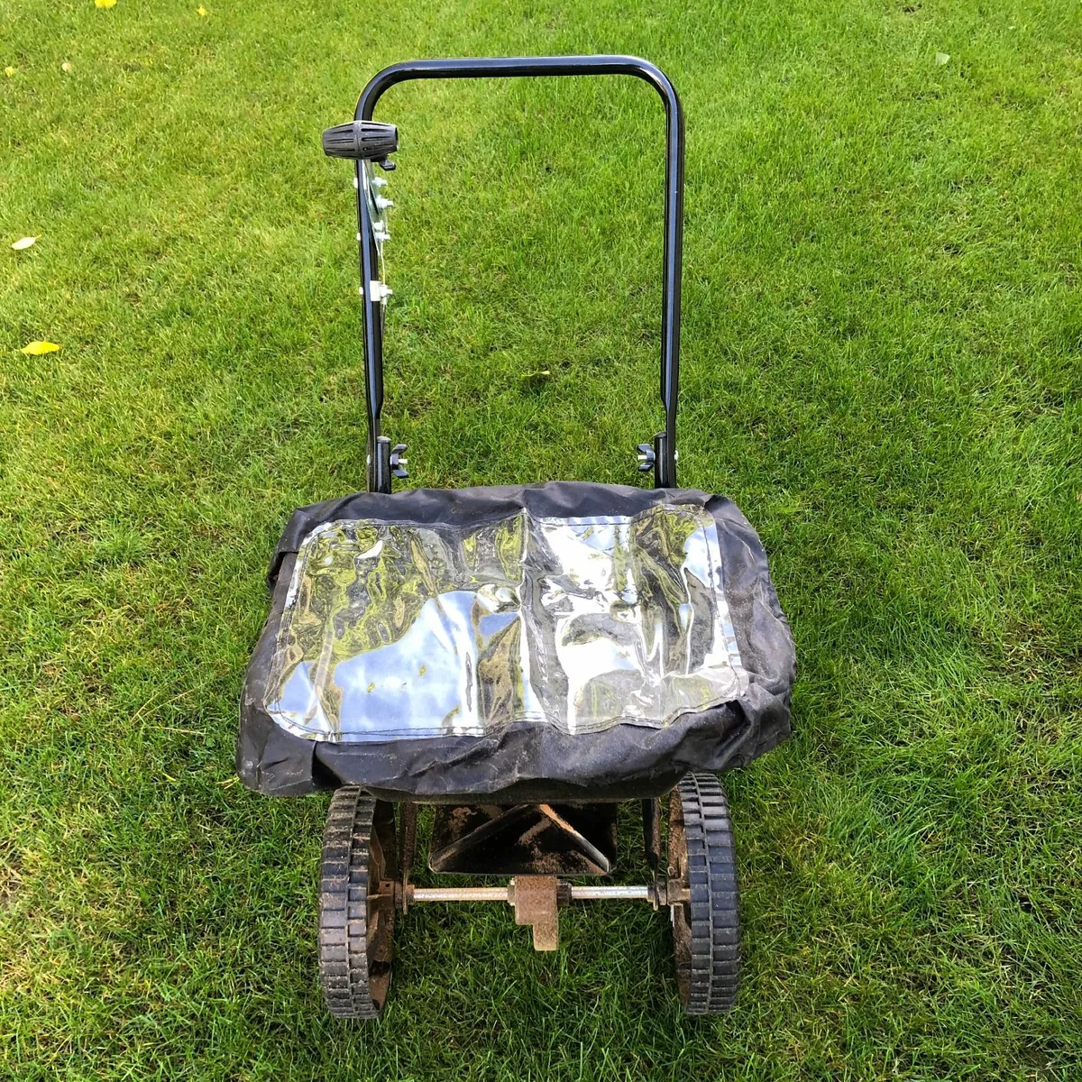 lawn fertilizer/seed spreader - Image 3