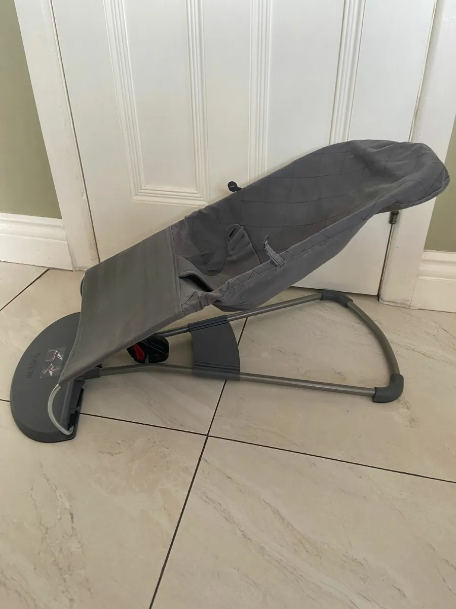 BabyBjorn baby bouncer, anthracite grey in colour - Image 4