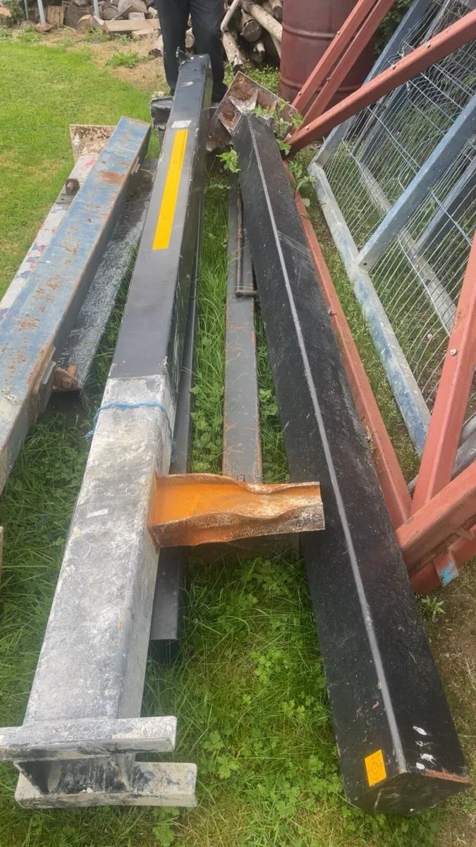 Drilling pipe uprights for gates - Image 2