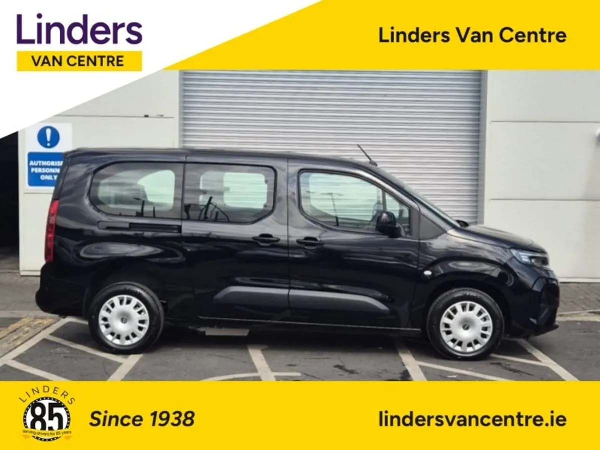 Opel Combo Auto 7 Seat WAV Taxi - Image 4