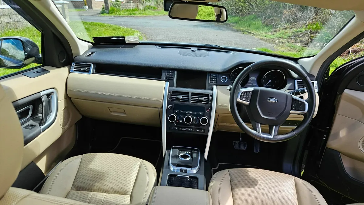 LR Discovery Sport HSE Automatic 7 Seater top spec - Image 4