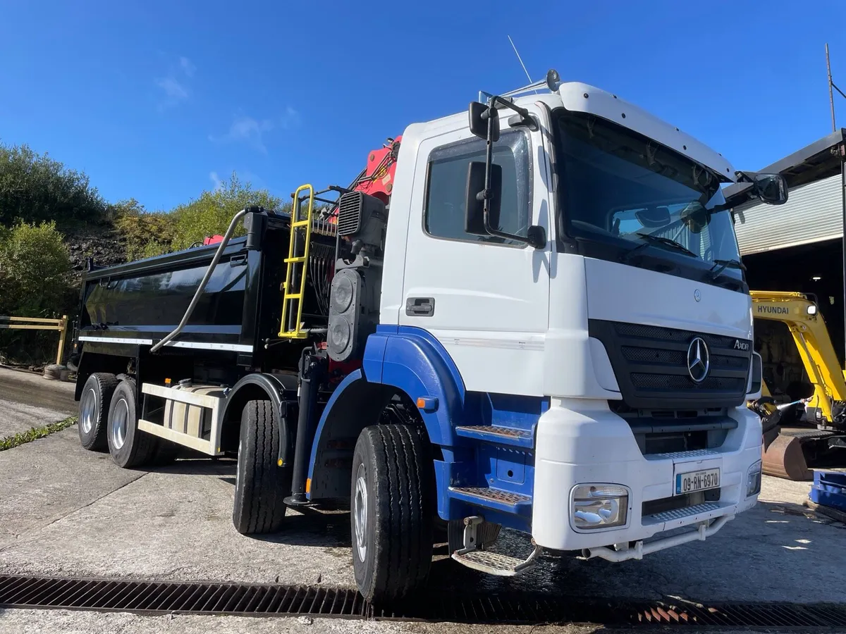 2009 Mercedes axor 3240 8x4 tipper/ crane grab - Image 1