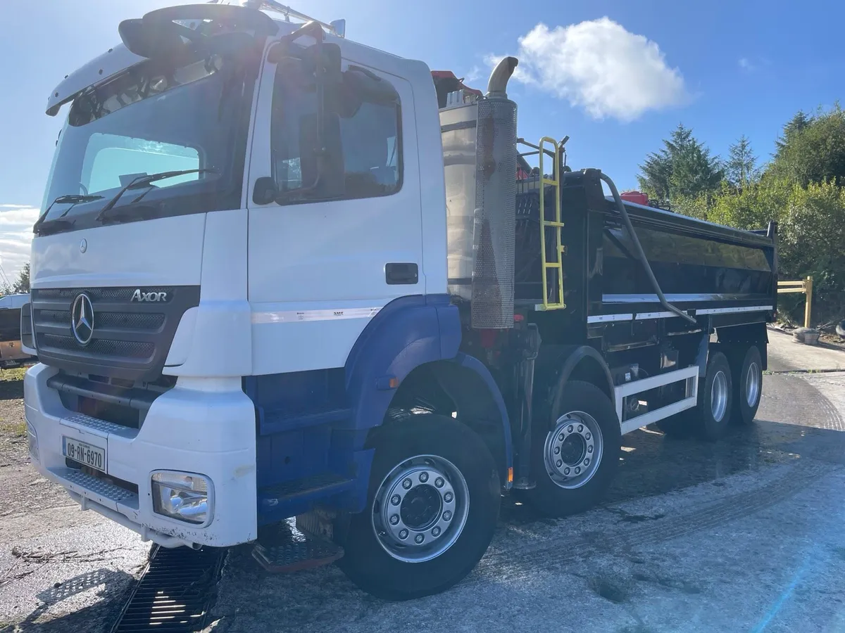 2009 Mercedes axor 3240 8x4 tipper/ crane grab - Image 2
