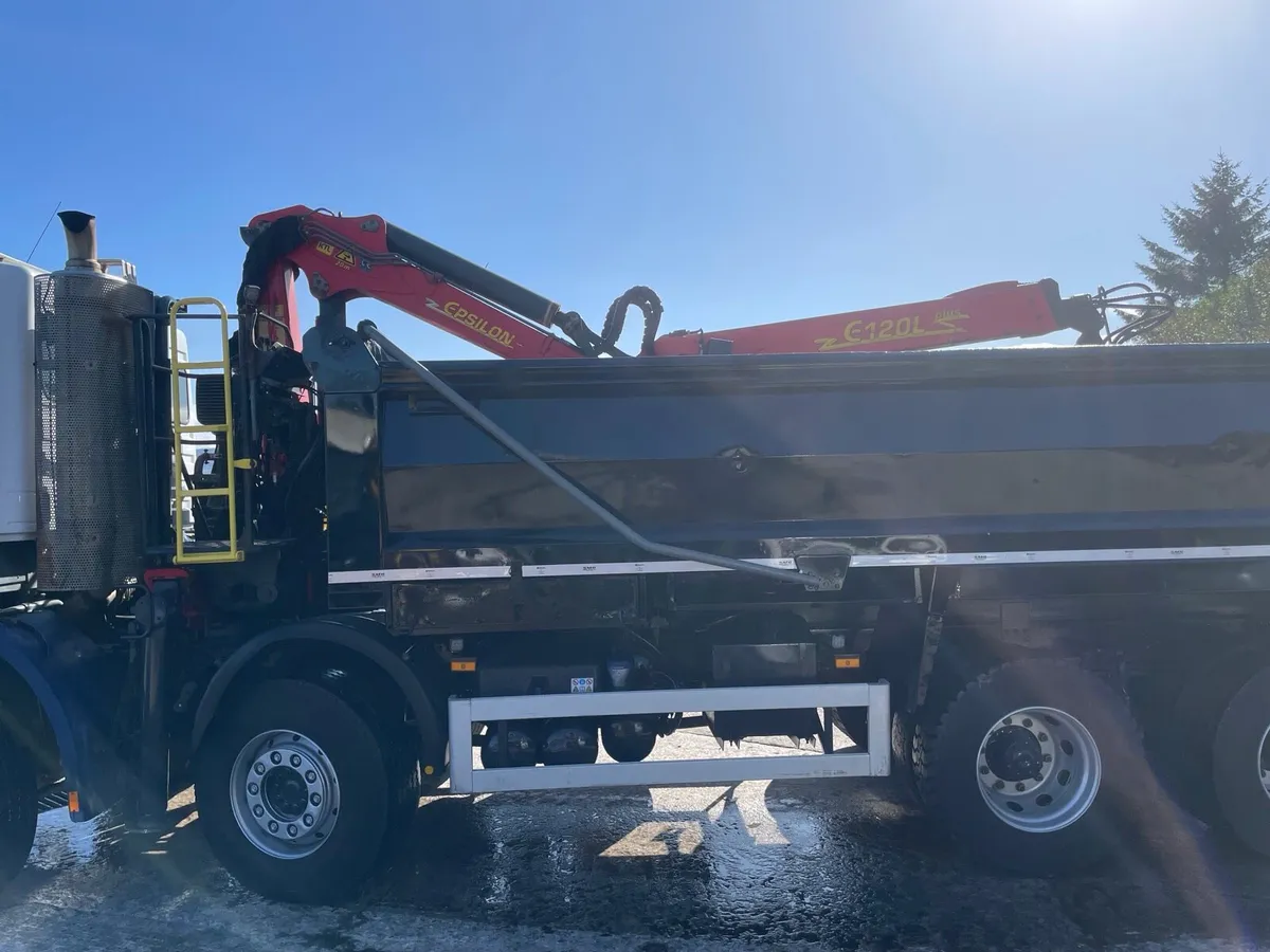 2009 Mercedes axor 3240 8x4 tipper/ crane grab - Image 3