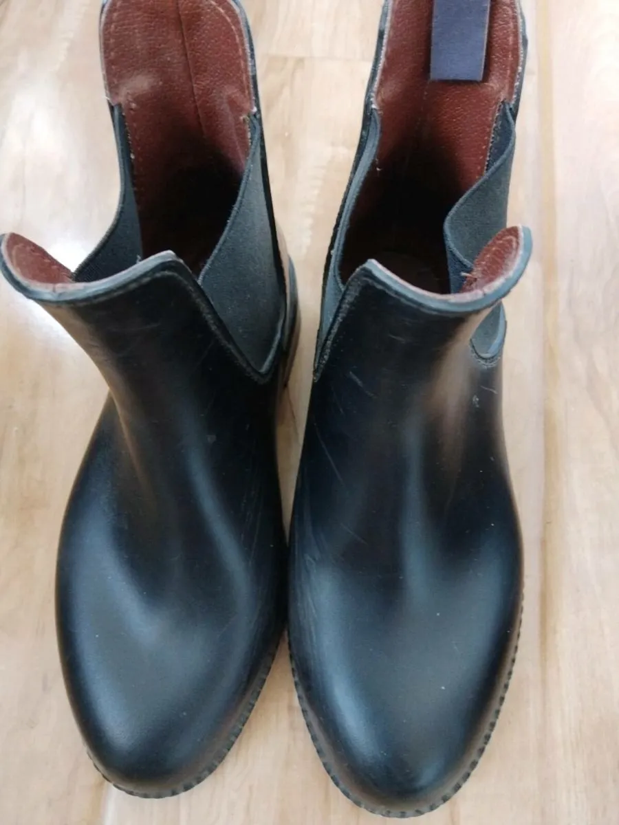 Helmet and boots - Image 4