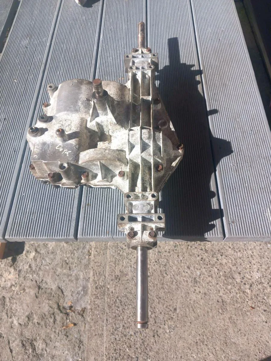 Husqvarna/peerless manual gearbox for sale - Image 3