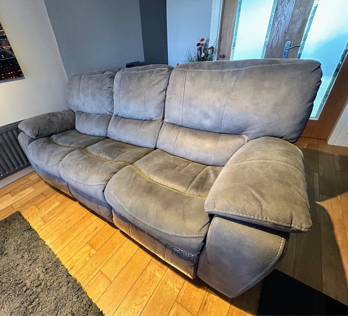 3 seater power reclining sofa - Image 2