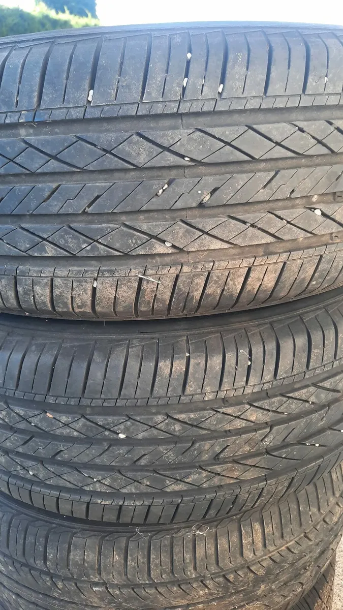 4 Jeep tyres with alliminuim rims 235 60 x 16- - Image 3