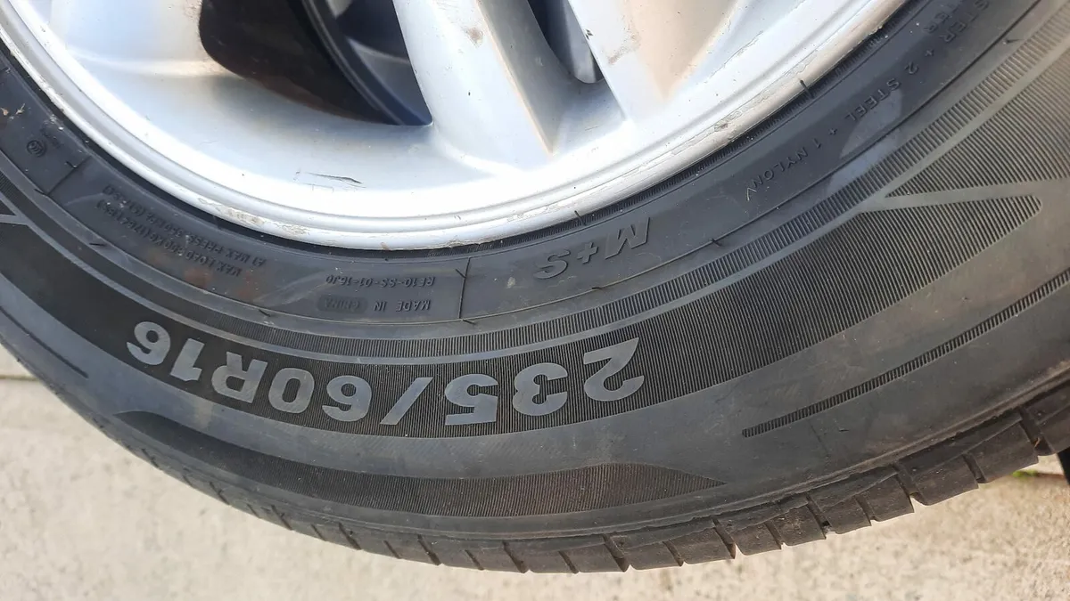 4 Jeep tyres with alliminuim rims 235 60 x 16- - Image 4