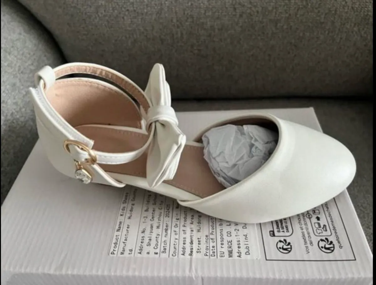 Girls Occasion / Communion Shoes: Size 2 - Image 2
