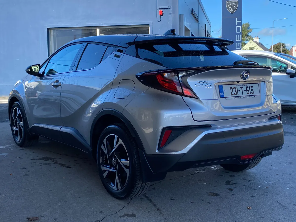 Toyota C-HR 1.8 HYBRID SPORT Bi-Tone - Image 3